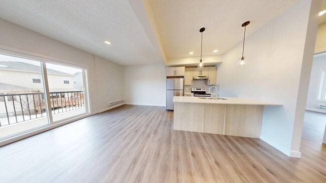 Photo du bâtiment - 3640-139 139 Ave NW