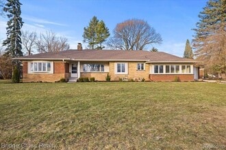 Building Photo - 95 Hillsdale Rd