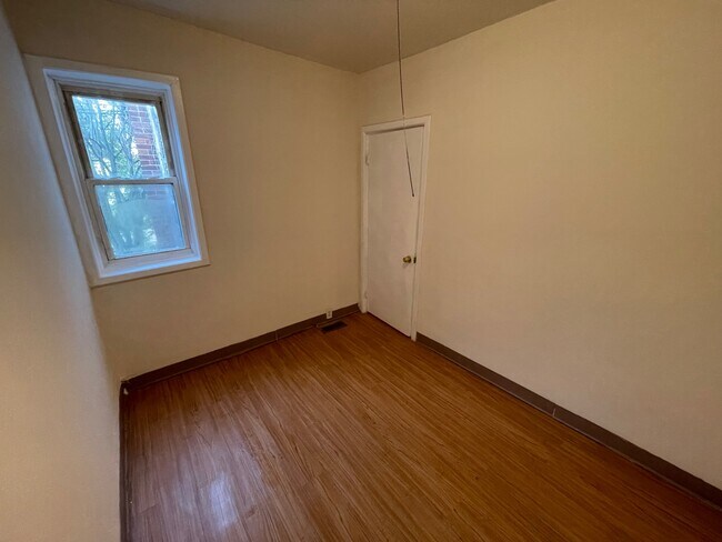 Foto del edificio - 237 W Clarkson Ave