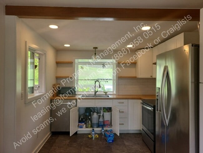 Building Photo - Charming 3-Bedroom Pet-Friendly Home with ...