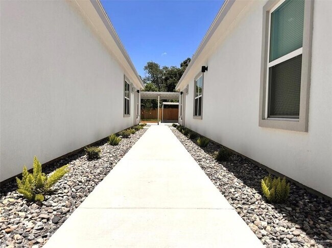 Foto del edificio - 740 N Alamo Rd