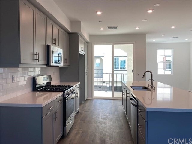 Foto del edificio - 8141 Garden Park St