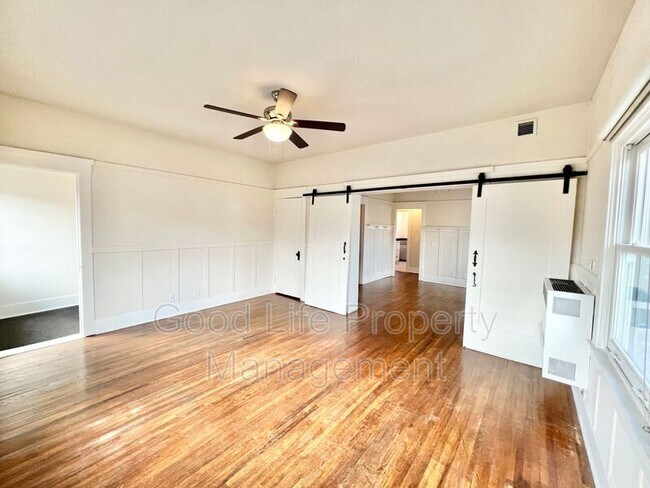 Building Photo - 2074 3rd Ave