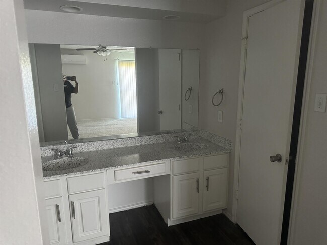 Building Photo - 5986 Westcreek Dr