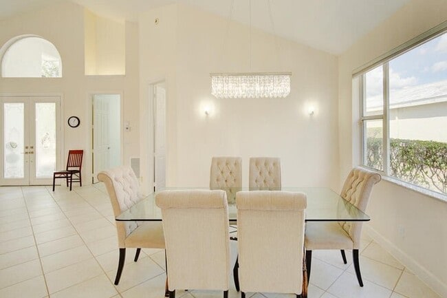 Building Photo - 6646 Oakmont Way