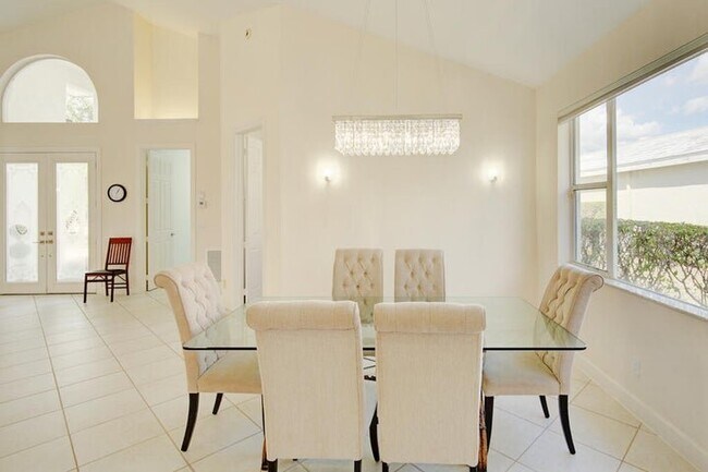 Foto del edificio - 6646 Oakmont Way