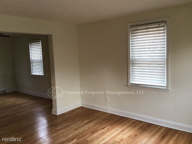 Foto del edificio - 3 br, 1.5 bath Townhome - 1710 Weston Ave,...