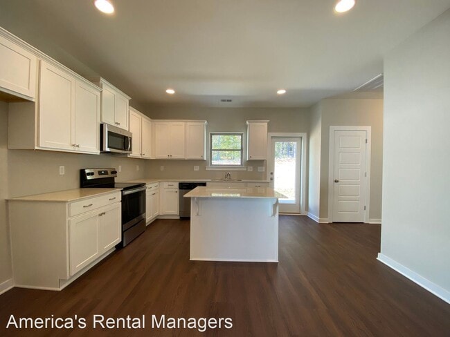 Building Photo - 4 br, 2.5 bath House - 7937 St. James Drive