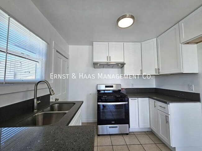 Building Photo - 1468 Alamitos Ave