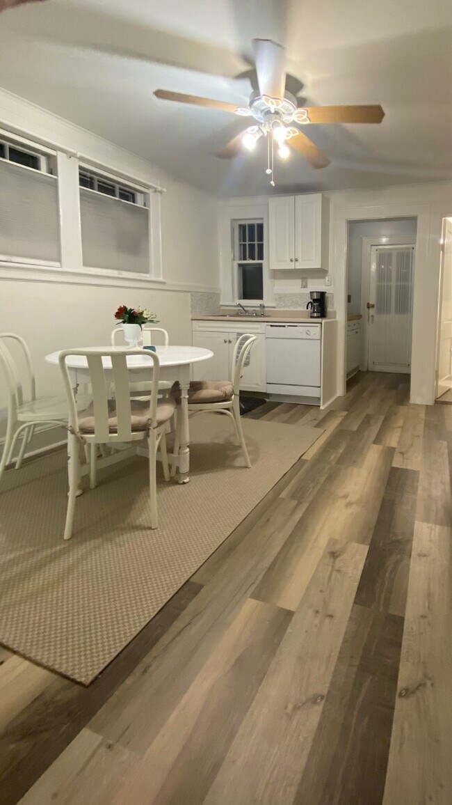 KITCHEN - 573 Reef Rd