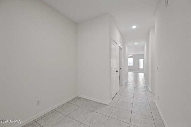 Building Photo - 4114 E Reynolds Dr