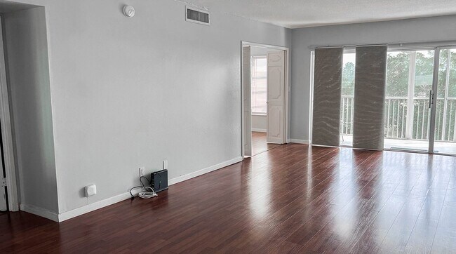 Foto del edificio - 2850 N Palm Aire Dr
