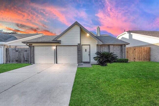 Building Photo - 2230 Highland Hills Dr