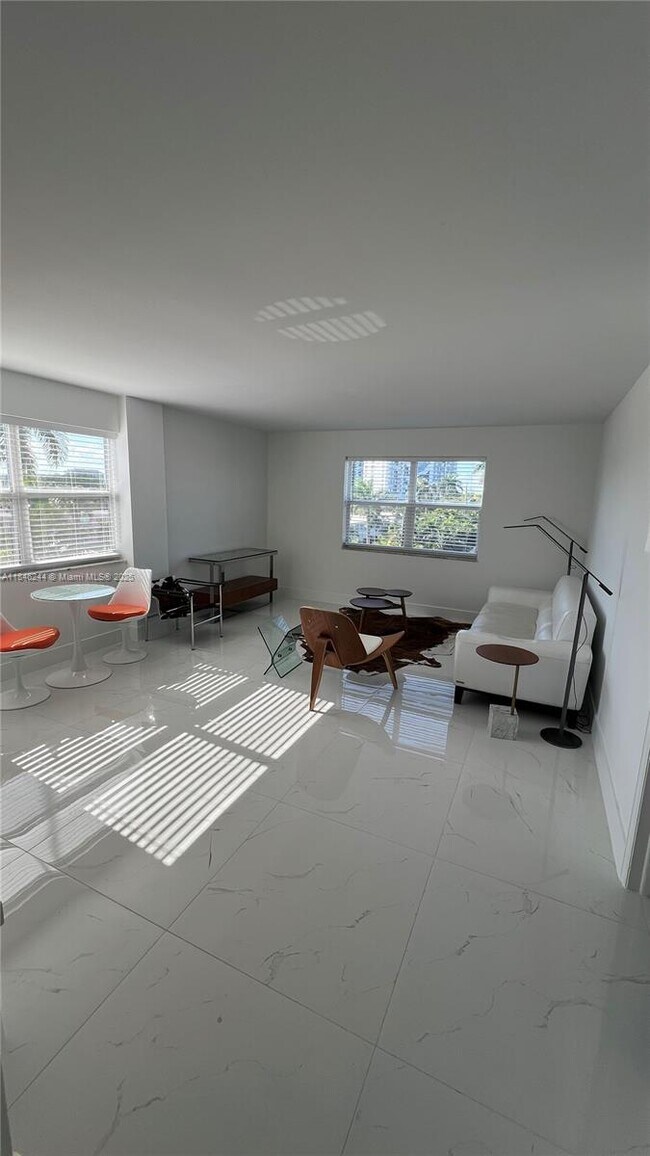 Foto del edificio - 619 Orton Ave