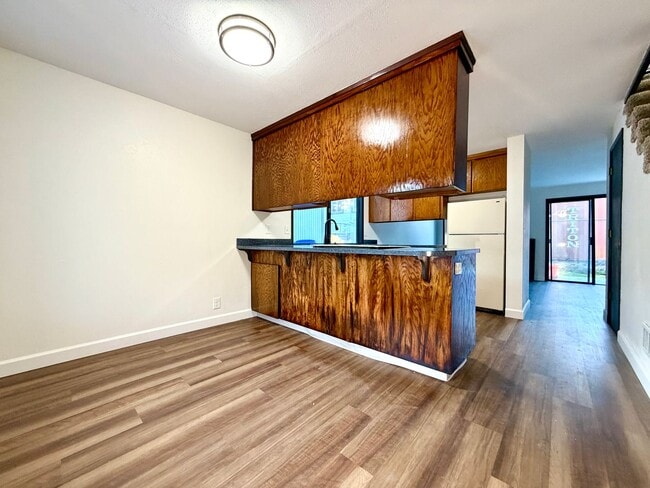 Building Photo - Spacious Townhouse in the Heart of Garden Home~ New LVP Flooring~ Washer/Dryer Hook-Ups~ A/C~ Lar...