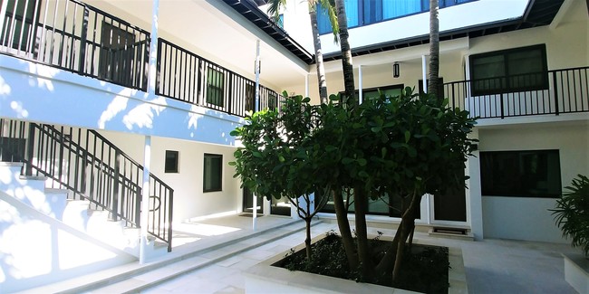 Building Photo - 122 Peruvian Ave
