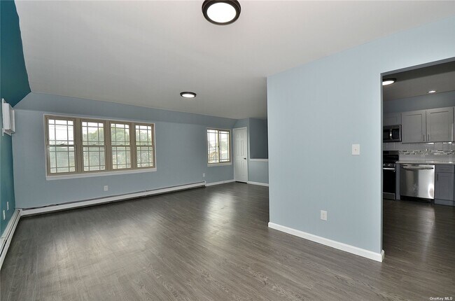 Building Photo - 177-47 Meadow Rd