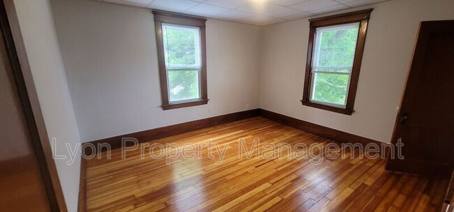 Building Photo - 522 Willow St
