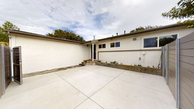 Foto del edificio - 5095 Faber Way