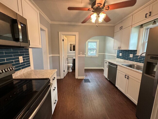 Foto del edificio - Adorable Three Bedroom Home with Central Air!