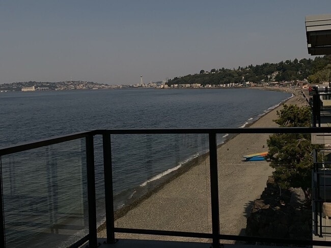 Building Photo - Must See Condo With A Phenomenal View!!