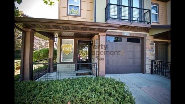 Foto del edificio - Incredible furnished townhome in Draper!