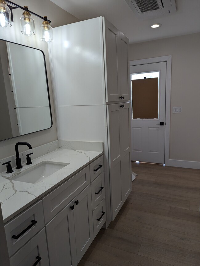 Bath - 1651 N Revere