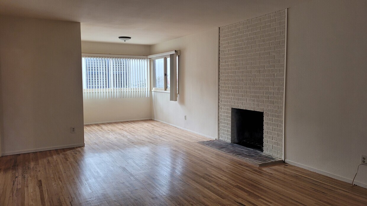 Primary Photo - 11644 Montana Ave