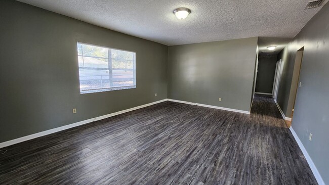 Foto del edificio - Updated 4/1 in Plant City- Move in Ready