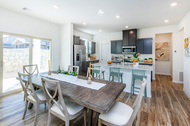 Building Photo - Campo del Sol Phase I & II