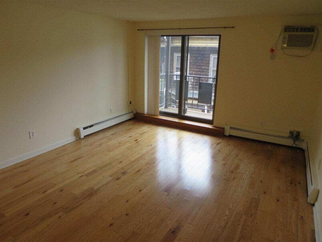 Foto principal - 82 Highland Ave