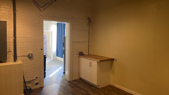 Building Photo - 1415 Kemper St