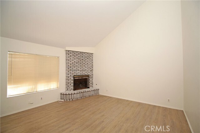 Building Photo - 115 N Sierra Vista St