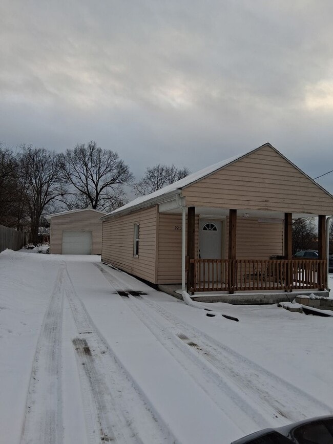 Quaint Newly-renovated Bungalow - Quaint Newly-renovated Bungalow House
