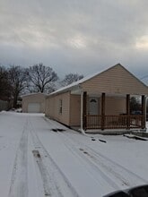 Building Photo - 920 Louis St