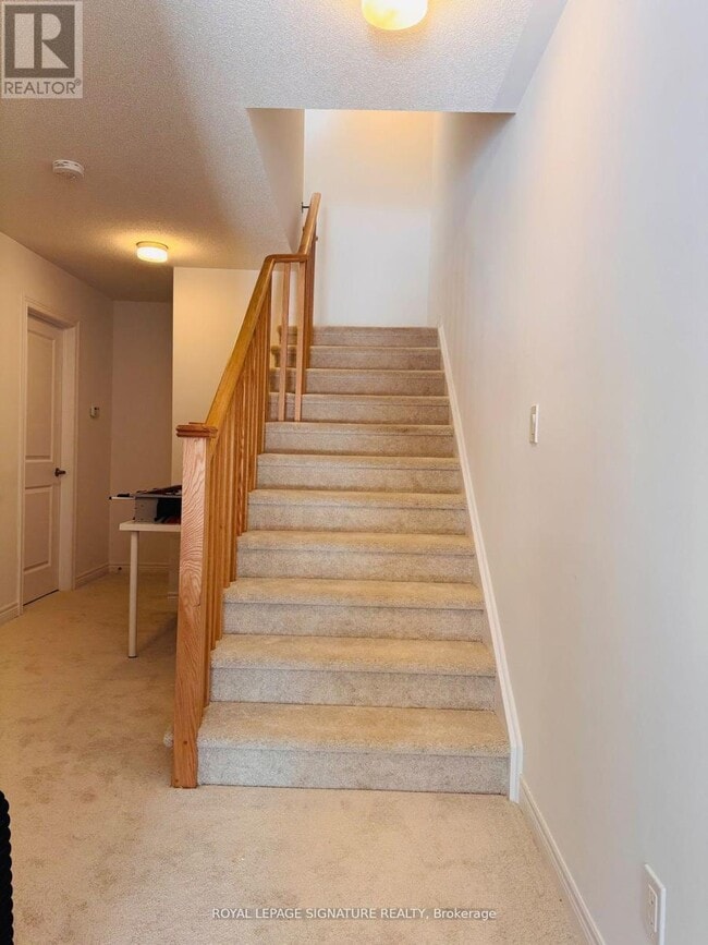 Building Photo - 2037 Cameron Lott Cres