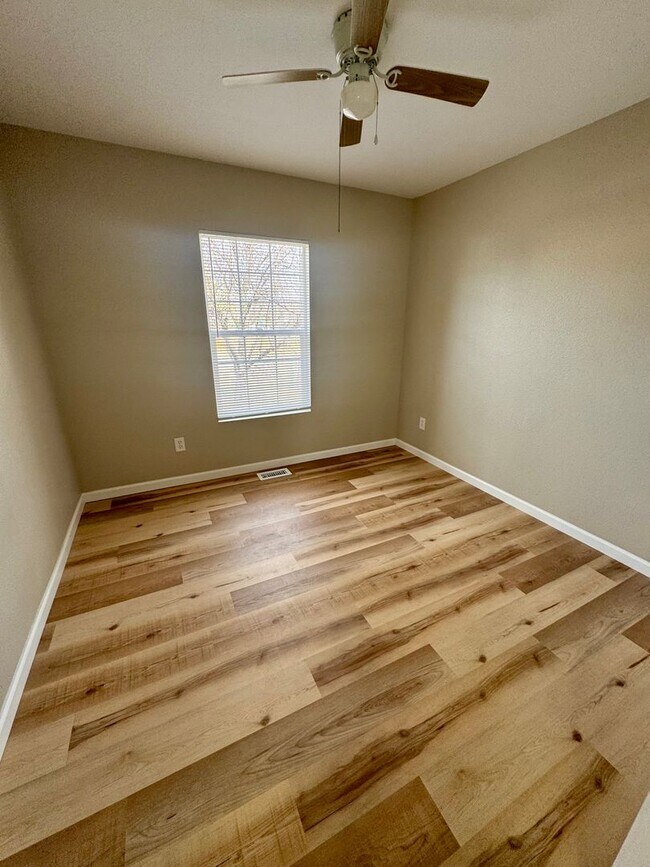 Foto del edificio - 2 Bedrrom +Office in Stratmoor Valley