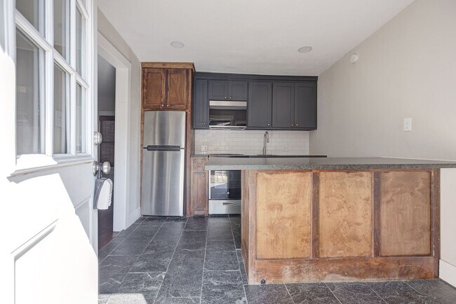 Foto del edificio - Remodeled 1BD/1BTH Apartment in the Heart ...