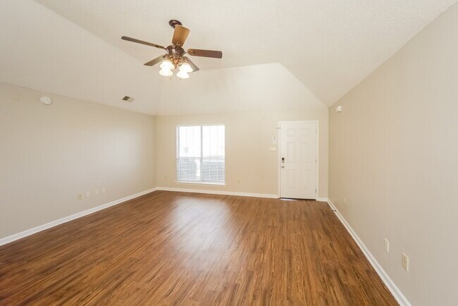 Foto del edificio - 7203 Fox Creek Dr