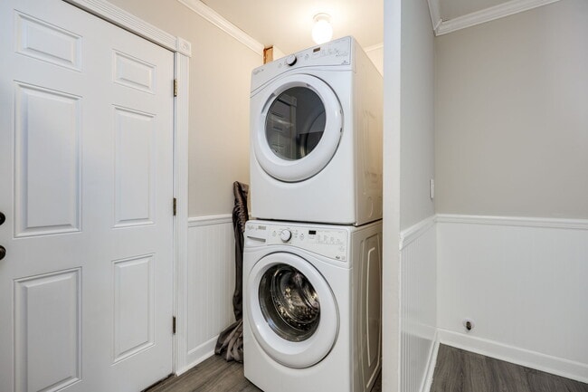 Foto del edificio - 24 Ramona Dr