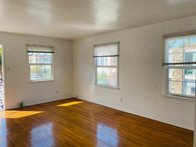 Foto del edificio - 120 Bennett Ave