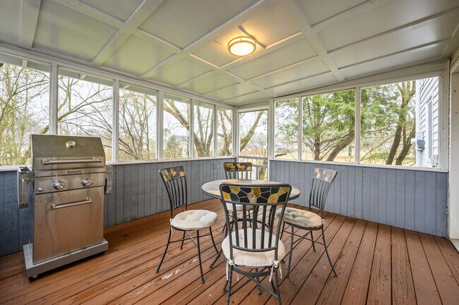 Foto del edificio - 10 Jill Ln