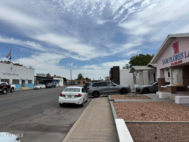 Building Photo - 3004 Yandell Dr