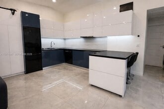 Building Photo - 500 NE 3rd St