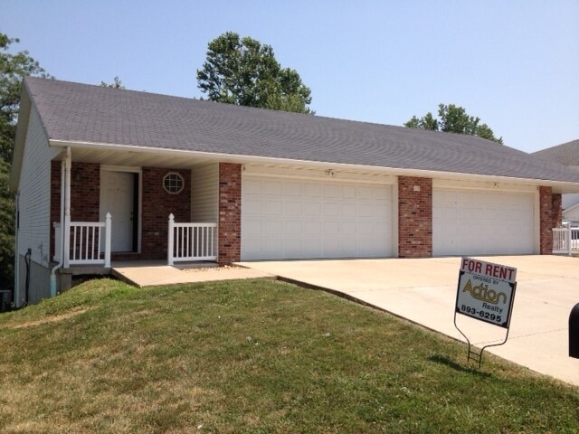 Primary Photo - coming soon 2 bedroom , 2 bathrooms, 2 car...