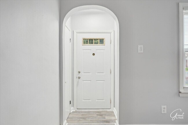 Foto del edificio - $1300 3 bedroom