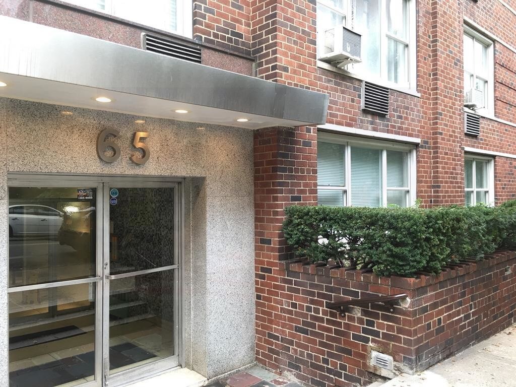 Primary Photo - 65 Park Terrace W