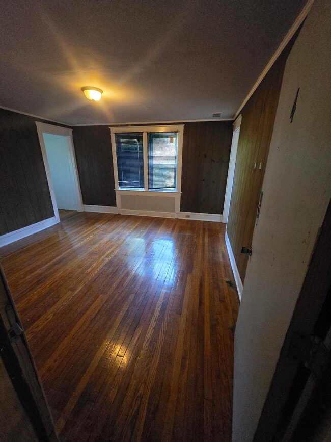 Building Photo - 409 9th St