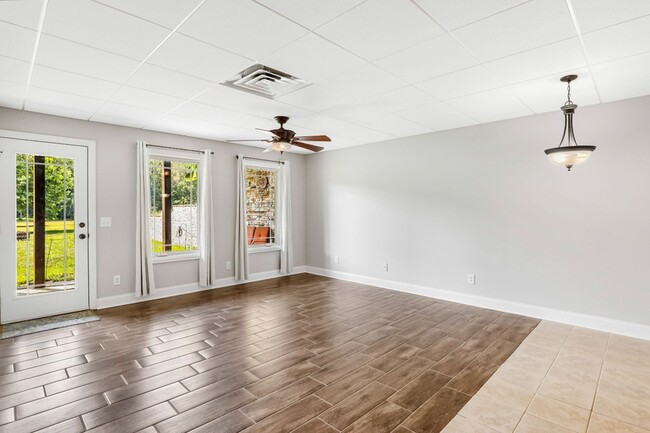 Building Photo - 6405 N Pinson Rd