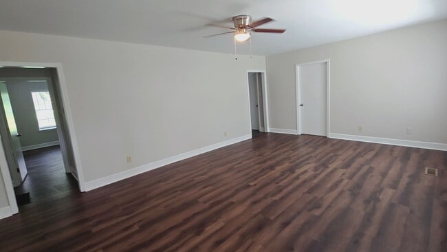 Building Photo - 3 Bedroom Home Near Samford & Brookwood